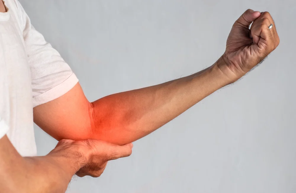 Golfer Elbow คืออะไร เอ็นข้อศอกด้านในอักเสบเกิดจากอะไร พร้อมแชร์วิธีรักษา