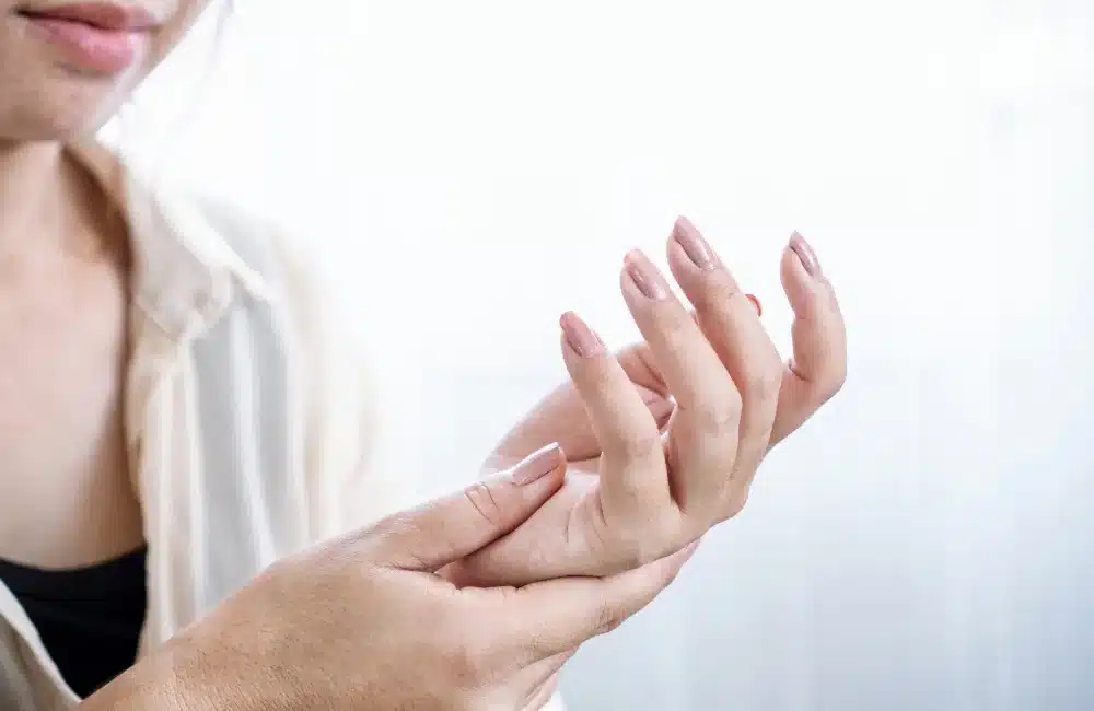 อาการปลายนิ้วชา เกิดจาก